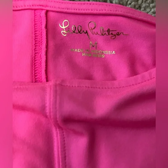 Like New Lilly Pulitzer *SOFT* Bright Pink Karessa SPF 50+Top, Size Medium - Picture 10 of 15